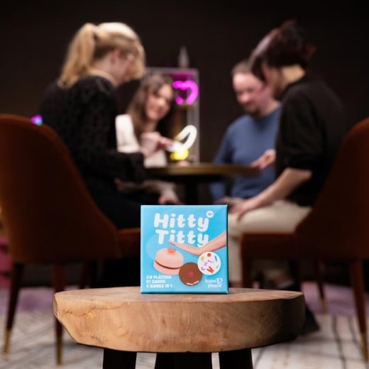 Erotinis žaidimas Hitty Titty