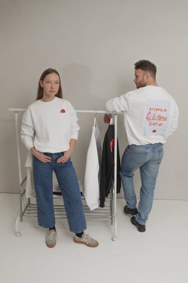 Unisex džemperis Atsargiai šlapia (baltas)