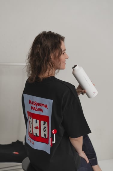 Unisex marškinėliai Malonumų mašina (juoda)