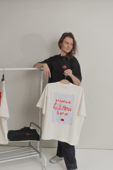 Unisex marškinėliai Atsargiai šlapia (balta)