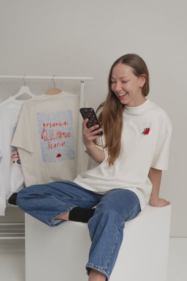 Unisex marškinėliai Malonumų mašina (balta)