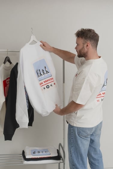 Unisex džemperis Geros vibracijos (baltas)