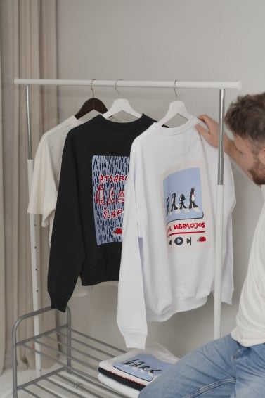 Unisex džemperis Geros vibracijos (baltas)