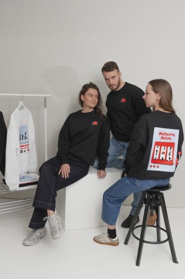 Unisex džemperis Malonumų mašina (juodas)